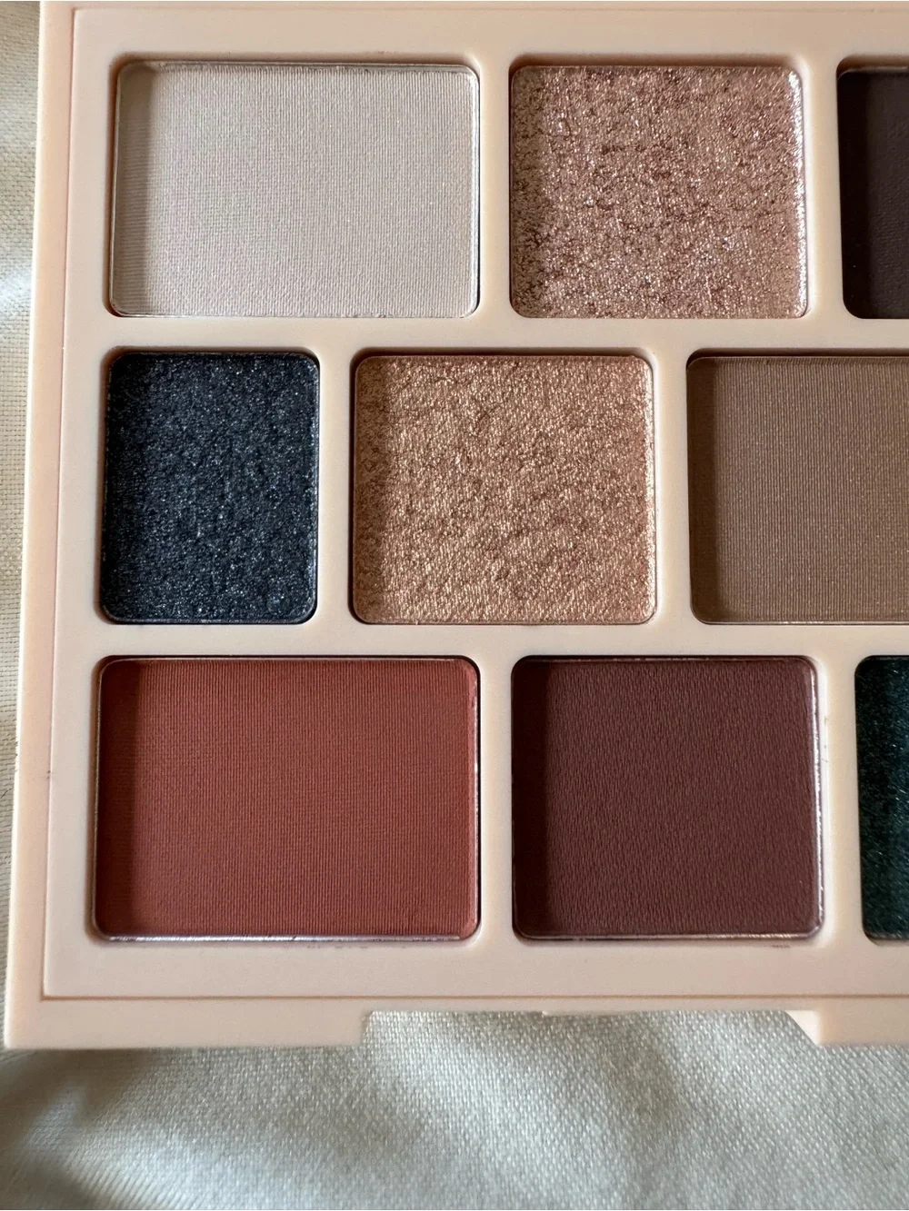 Cinta London Living The Eye Life Eyeshadow Palette